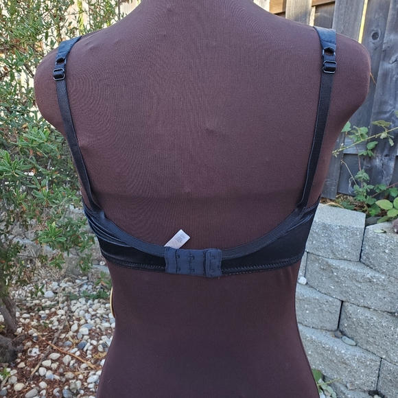 EUC VICTORIA'S SECRET BLACK BRA 36D - Picture 5 of 5